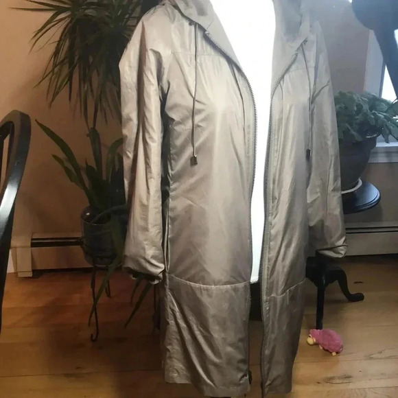 Trina Turks Reversible Coat. Size 4 - Picture 5 of 9